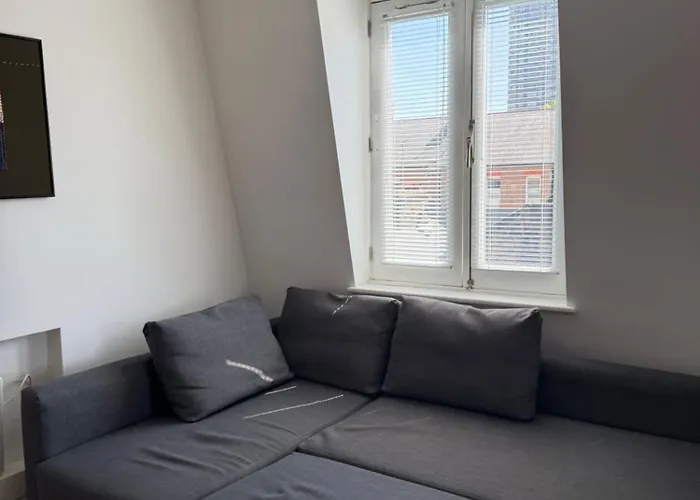 Central , Bright And Modern Flat Up To 4 People